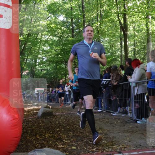 28.09.2025 - 33. Volkslauf durch das schöne Alstertal Strokosch-Dieckow http://msf.ph/oto/8973064 28.09.2025 12:10:27 Ziel 1722, 2216, 2305, 2307, 2550 meine-sportfotos.de