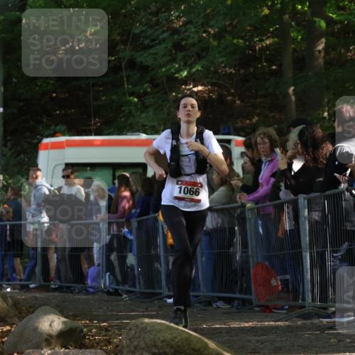28.09.2025 - 33. Volkslauf durch das schöne Alstertal Strokosch-Dieckow http://msf.ph/oto/8973088 28.09.2025 12:11:00 Ziel 1066, 2998 meine-sportfotos.de