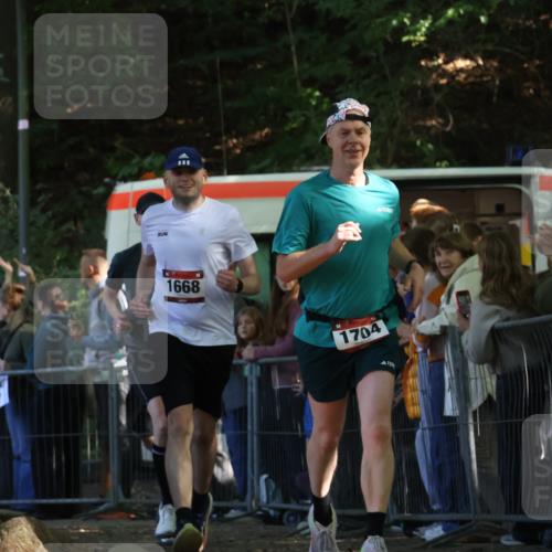 28.09.2025 - 33. Volkslauf durch das schöne Alstertal Strokosch-Dieckow http://msf.ph/oto/8973127 28.09.2025 12:12:01 Ziel 1668, 1704, 2470 meine-sportfotos.de