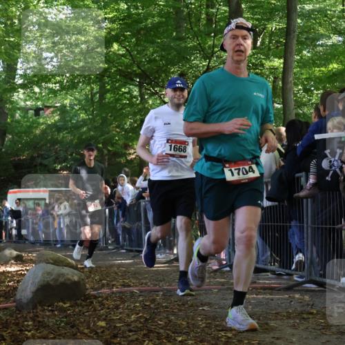 28.09.2025 - 33. Volkslauf durch das schöne Alstertal Strokosch-Dieckow http://msf.ph/oto/8973132 28.09.2025 12:12:06 Ziel 1668, 1704, 2470 meine-sportfotos.de
