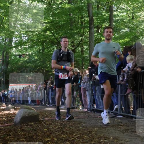 28.09.2025 - 33. Volkslauf durch das schöne Alstertal Strokosch-Dieckow http://msf.ph/oto/8973188 28.09.2025 12:13:03 Ziel 1062, 2103, 2621 meine-sportfotos.de