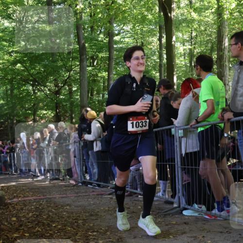28.09.2025 - 33. Volkslauf durch das schöne Alstertal Strokosch-Dieckow http://msf.ph/oto/8973212 28.09.2025 12:14:01 Ziel 1033, 2017, 2175 meine-sportfotos.de