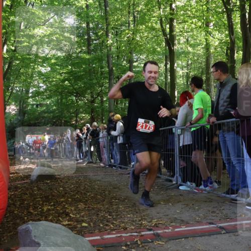 28.09.2025 - 33. Volkslauf durch das schöne Alstertal Strokosch-Dieckow http://msf.ph/oto/8973214 28.09.2025 12:14:07 Ziel 1076, 1720, 1733, 2017, 2175 meine-sportfotos.de