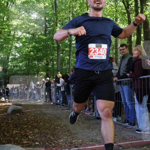28.09.2025 - 33. Volkslauf durch das schöne Alstertal Strokosch-Dieckow http://msf.ph/oto/8973241 28.09.2025 12:14:33 Ziel 1056, 1086, 1730, 2340 meine-sportfotos.de