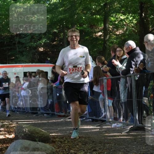 28.09.2025 - 33. Volkslauf durch das schöne Alstertal Strokosch-Dieckow http://msf.ph/oto/8973260 28.09.2025 12:14:49 Ziel 2235, 2324, 2529 meine-sportfotos.de