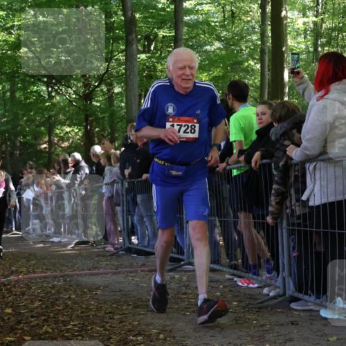 28.09.2025 - 33. Volkslauf durch das schöne Alstertal Strokosch-Dieckow http://msf.ph/oto/8973289 28.09.2025 12:15:25 Ziel 1102, 1687, 2570, 3245 meine-sportfotos.de