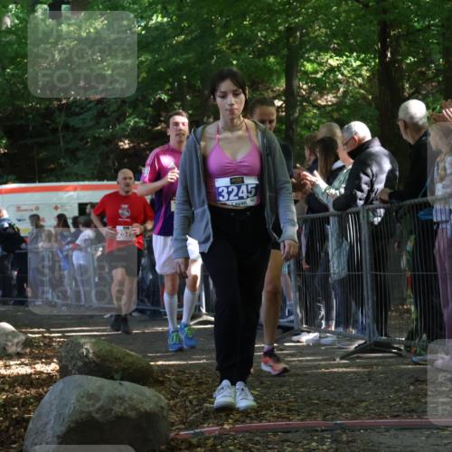 28.09.2025 - 33. Volkslauf durch das schöne Alstertal Strokosch-Dieckow http://msf.ph/oto/8973291 28.09.2025 12:15:27 Ziel 1102, 1687, 2191, 2570, 2593, 3245 meine-sportfotos.de