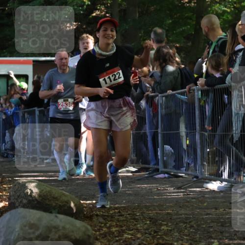 28.09.2025 - 33. Volkslauf durch das schöne Alstertal Strokosch-Dieckow http://msf.ph/oto/8973422 28.09.2025 12:17:31 Ziel 1122, 2156, 2243, 2536 meine-sportfotos.de
