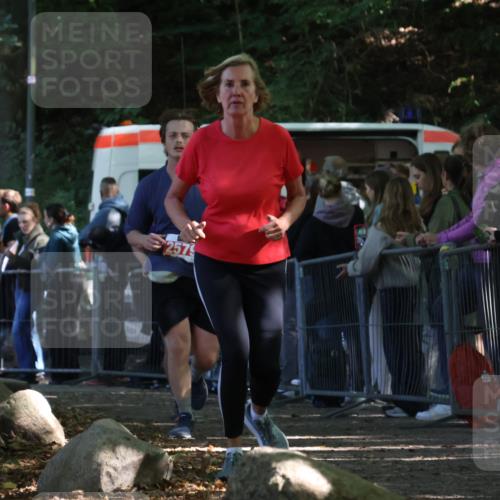 28.09.2025 - 33. Volkslauf durch das schöne Alstertal Strokosch-Dieckow http://msf.ph/oto/8973486 28.09.2025 12:18:23 Ziel 1713, 2579 meine-sportfotos.de