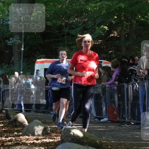 28.09.2025 - 33. Volkslauf durch das schöne Alstertal Strokosch-Dieckow http://msf.ph/oto/8973487 28.09.2025 12:18:24 Ziel 1713, 2579 meine-sportfotos.de