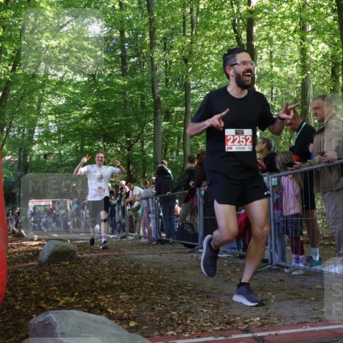 28.09.2025 - 33. Volkslauf durch das schöne Alstertal Strokosch-Dieckow http://msf.ph/oto/8973603 28.09.2025 12:20:11 Ziel 2252, 2582 meine-sportfotos.de