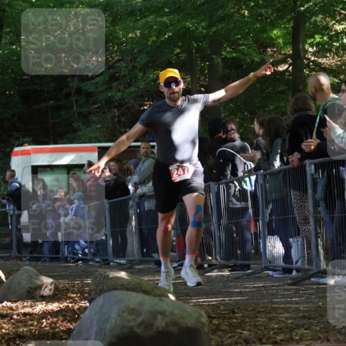 28.09.2025 - 33. Volkslauf durch das schöne Alstertal Strokosch-Dieckow http://msf.ph/oto/8973609 28.09.2025 12:20:23 Ziel 2476 meine-sportfotos.de