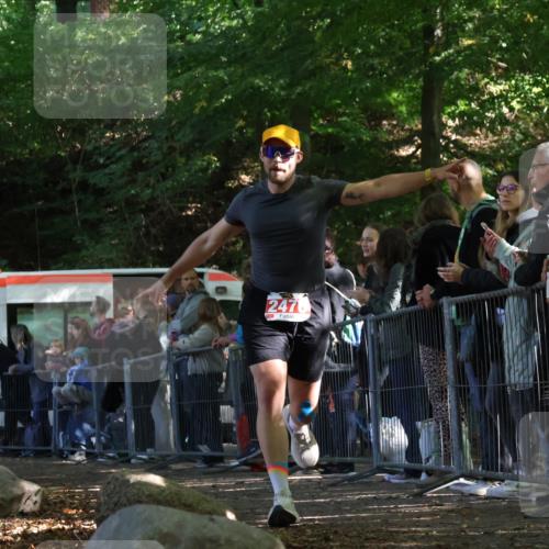 28.09.2025 - 33. Volkslauf durch das schöne Alstertal Strokosch-Dieckow http://msf.ph/oto/8973610 28.09.2025 12:20:23 Ziel 2476 meine-sportfotos.de