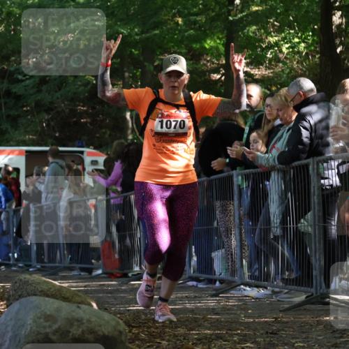 28.09.2025 - 33. Volkslauf durch das schöne Alstertal Strokosch-Dieckow http://msf.ph/oto/8973654 28.09.2025 12:21:40 Ziel 1070 meine-sportfotos.de