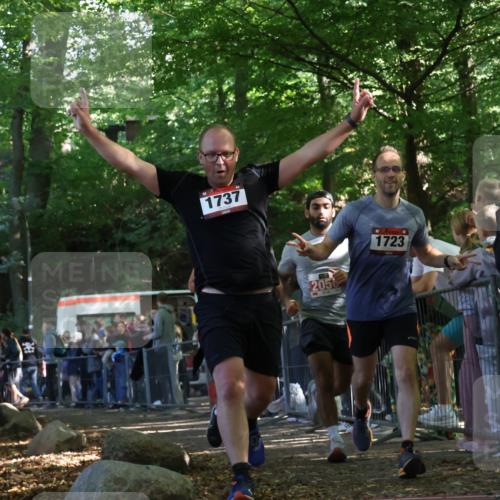 28.09.2025 - 33. Volkslauf durch das schöne Alstertal Strokosch-Dieckow http://msf.ph/oto/8973672 28.09.2025 12:22:15 Ziel 1723, 1737, 2055, 2056 meine-sportfotos.de