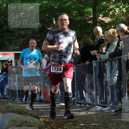 28.09.2025 - 33. Volkslauf durch das schöne Alstertal Strokosch-Dieckow http://msf.ph/oto/8973725 28.09.2025 12:23:07 Ziel 1724, 2400, 2551, 2559 meine-sportfotos.de