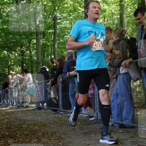 28.09.2025 - 33. Volkslauf durch das schöne Alstertal Strokosch-Dieckow http://msf.ph/oto/8973735 28.09.2025 12:23:11 Ziel 2131, 2400, 2551, 2559 meine-sportfotos.de