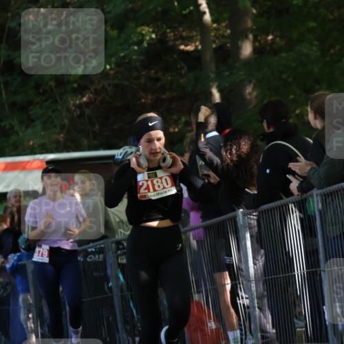 28.09.2025 - 33. Volkslauf durch das schöne Alstertal Strokosch-Dieckow http://msf.ph/oto/8973767 28.09.2025 12:24:01 Ziel 1750, 2180, 2379 meine-sportfotos.de