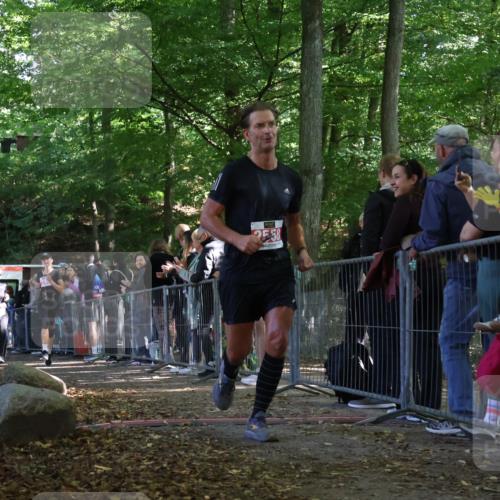 28.09.2025 - 33. Volkslauf durch das schöne Alstertal Strokosch-Dieckow http://msf.ph/oto/8973791 28.09.2025 12:24:20 Ziel 1089, 2144, 2415, 2558, 2606 meine-sportfotos.de