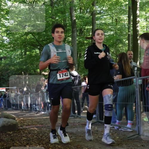 28.09.2025 - 33. Volkslauf durch das schöne Alstertal Strokosch-Dieckow http://msf.ph/oto/8973868 28.09.2025 12:25:28 Ziel 1083, 1742, 2569 meine-sportfotos.de