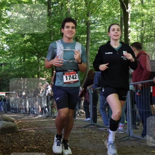 28.09.2025 - 33. Volkslauf durch das schöne Alstertal Strokosch-Dieckow http://msf.ph/oto/8973869 28.09.2025 12:25:29 Ziel 2432, 2569 meine-sportfotos.de