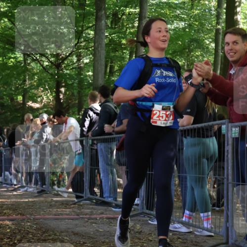28.09.2025 - 33. Volkslauf durch das schöne Alstertal Strokosch-Dieckow http://msf.ph/oto/8973883 28.09.2025 12:25:56 Ziel 2016, 2498, 2533 meine-sportfotos.de