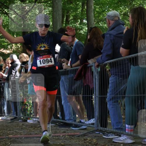 28.09.2025 - 33. Volkslauf durch das schöne Alstertal Strokosch-Dieckow http://msf.ph/oto/8973960 28.09.2025 12:27:14 Ziel 1090, 1094, 1751, 2384 meine-sportfotos.de