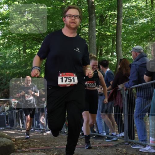 28.09.2025 - 33. Volkslauf durch das schöne Alstertal Strokosch-Dieckow http://msf.ph/oto/8973964 28.09.2025 12:27:16 Ziel 1090, 1751, 2384 meine-sportfotos.de
