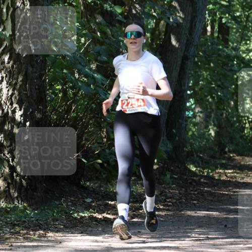 28.09.2025 - 33. Volkslauf durch das schöne Alstertal Strokosch-Dieckow http://msf.ph/oto/8974341 28.09.2025 12:41:55 Laufen 2254, 1777 meine-sportfotos.de