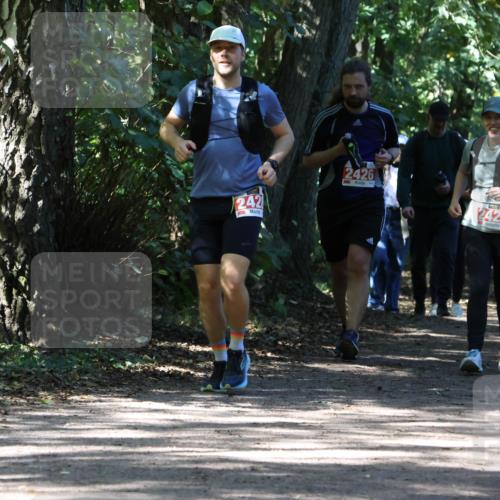 28.09.2025 - 33. Volkslauf durch das schöne Alstertal Strokosch-Dieckow http://msf.ph/oto/8974389 28.09.2025 12:43:26 Laufen 242, 2426, 2427 meine-sportfotos.de