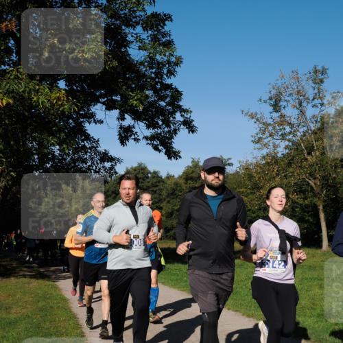 28.09.2025 - 33. Volkslauf durch das schöne Alstertal Fabian Wolf http://msf.ph/oto/8974992 28.09.2025 10:35:38 Laufen 008, 13142 meine-sportfotos.de