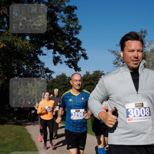 28.09.2025 - 33. Volkslauf durch das schöne Alstertal Fabian Wolf http://msf.ph/oto/8975004 28.09.2025 10:35:40 Laufen 3177, 3177, 3236, 88, 3298, 09, 3008 meine-sportfotos.de