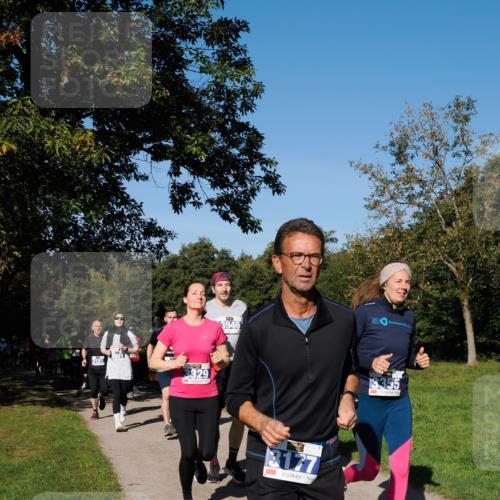 28.09.2025 - 33. Volkslauf durch das schöne Alstertal Fabian Wolf http://msf.ph/oto/8975043 28.09.2025 10:35:44 Laufen 3181, 3901, 3329, 3946, 3177, 3355 meine-sportfotos.de