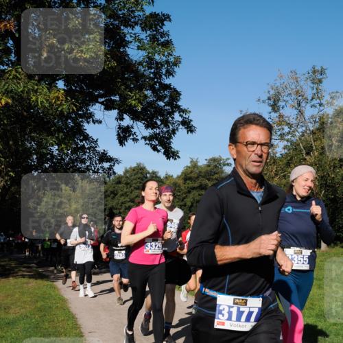 28.09.2025 - 33. Volkslauf durch das schöne Alstertal Fabian Wolf http://msf.ph/oto/8975045 28.09.2025 10:35:45 Laufen 13901, 3293, 13329, 946, 3177, 355 meine-sportfotos.de