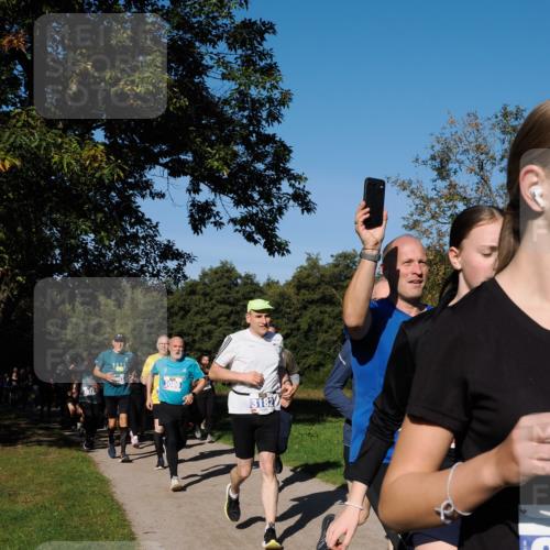 28.09.2025 - 33. Volkslauf durch das schöne Alstertal Fabian Wolf http://msf.ph/oto/8975231 28.09.2025 10:36:11 Laufen 3012, 3086, 3182, 13 meine-sportfotos.de
