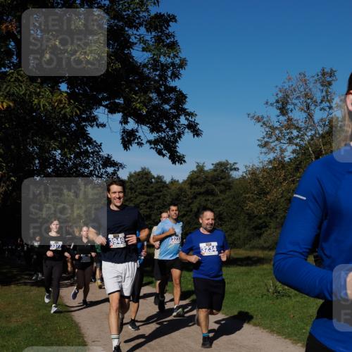 28.09.2025 - 33. Volkslauf durch das schöne Alstertal Fabian Wolf http://msf.ph/oto/8975312 28.09.2025 10:36:20 Laufen 3050, 3949, 3234 meine-sportfotos.de
