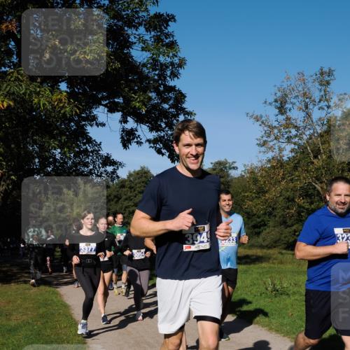 28.09.2025 - 33. Volkslauf durch das schöne Alstertal Fabian Wolf http://msf.ph/oto/8975323 28.09.2025 10:36:21 Laufen 3377, 3054, 3949, 233, 323 meine-sportfotos.de