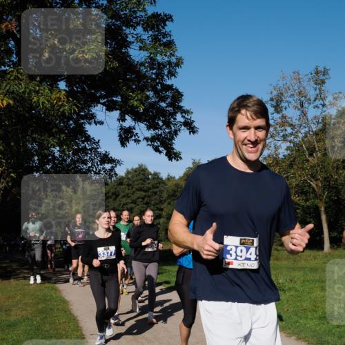 28.09.2025 - 33. Volkslauf durch das schöne Alstertal Fabian Wolf http://msf.ph/oto/8975326 28.09.2025 10:36:22 Laufen 3054, 3377, 394 meine-sportfotos.de