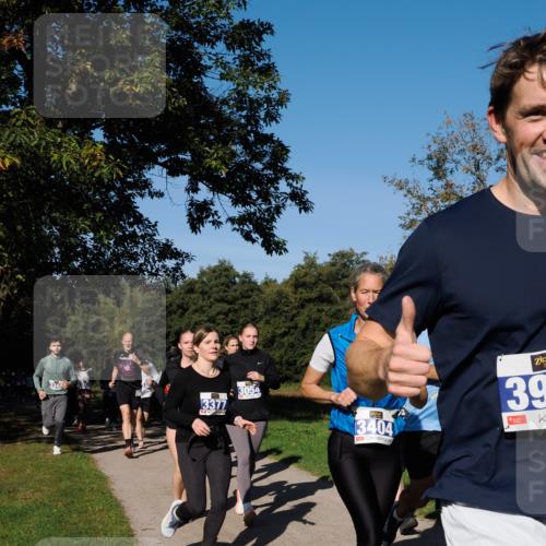 28.09.2025 - 33. Volkslauf durch das schöne Alstertal Fabian Wolf http://msf.ph/oto/8975329 28.09.2025 10:36:22 Laufen 3348, 3377, 3054, 3404, 39 meine-sportfotos.de