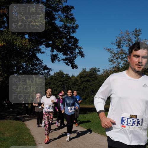 28.09.2025 - 33. Volkslauf durch das schöne Alstertal Fabian Wolf http://msf.ph/oto/8975363 28.09.2025 10:36:27 Laufen 3130, 3123, 3933 meine-sportfotos.de