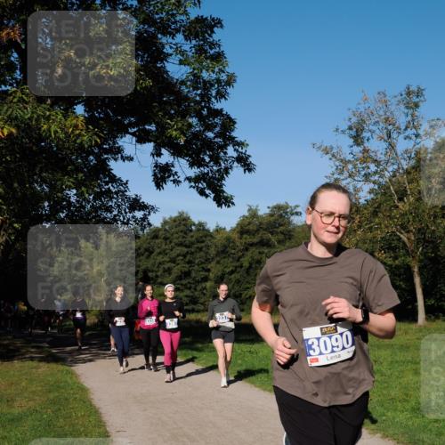 28.09.2025 - 33. Volkslauf durch das schöne Alstertal Fabian Wolf http://msf.ph/oto/8975392 28.09.2025 10:36:31 Laufen 3338, 3397, 3090 meine-sportfotos.de