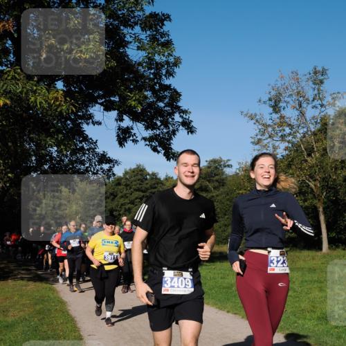 28.09.2025 - 33. Volkslauf durch das schöne Alstertal Fabian Wolf http://msf.ph/oto/8975462 28.09.2025 10:36:42 Laufen 3281, 3911, 3409, 323 meine-sportfotos.de