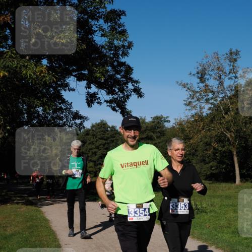 28.09.2025 - 33. Volkslauf durch das schöne Alstertal Fabian Wolf http://msf.ph/oto/8976028 28.09.2025 10:38:51 Laufen 3192, 1922, 3354, 3353, 1 meine-sportfotos.de