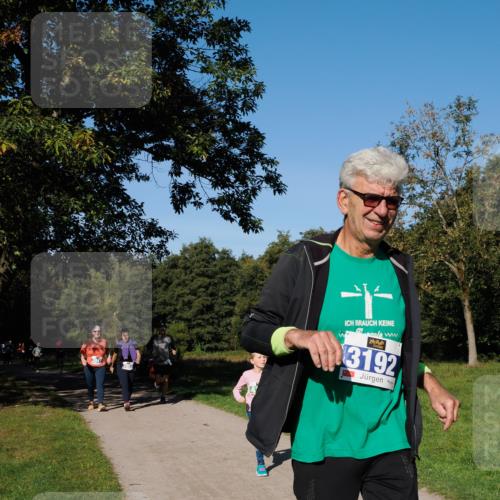 28.09.2025 - 33. Volkslauf durch das schöne Alstertal Fabian Wolf http://msf.ph/oto/8976050 28.09.2025 10:38:54 Laufen 3947, 3953, 3192 meine-sportfotos.de