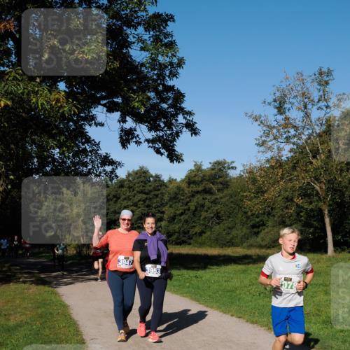 28.09.2025 - 33. Volkslauf durch das schöne Alstertal Fabian Wolf http://msf.ph/oto/8976077 28.09.2025 10:38:59 Laufen 3947, 3953, 078 meine-sportfotos.de