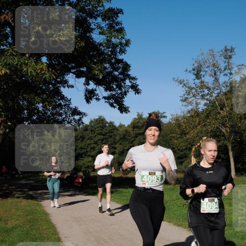 28.09.2025 - 33. Volkslauf durch das schöne Alstertal Fabian Wolf http://msf.ph/oto/8976344 28.09.2025 10:39:43 Laufen 4093, 4094 meine-sportfotos.de