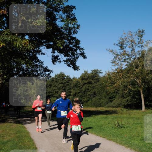 28.09.2025 - 33. Volkslauf durch das schöne Alstertal Fabian Wolf http://msf.ph/oto/8976398 28.09.2025 10:39:54 Laufen 4912, 4911 meine-sportfotos.de