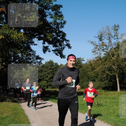 28.09.2025 - 33. Volkslauf durch das schöne Alstertal Fabian Wolf http://msf.ph/oto/8976459 28.09.2025 10:40:01 Laufen 4013, 160, 4914 meine-sportfotos.de