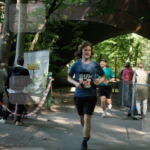 28.09.2025 - 33. Volkslauf durch das schöne Alstertal Fabian Wolf http://msf.ph/oto/8976760 28.09.2025 12:31:28 Laufen 2354 meine-sportfotos.de
