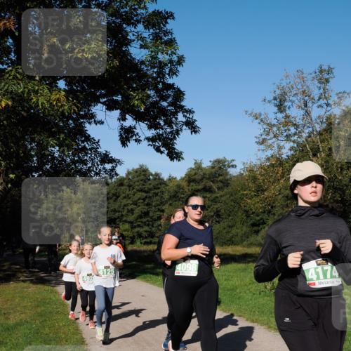 28.09.2025 - 33. Volkslauf durch das schöne Alstertal Fabian Wolf http://msf.ph/oto/8976762 28.09.2025 10:40:46 Laufen 4125, 4098, 4174 meine-sportfotos.de